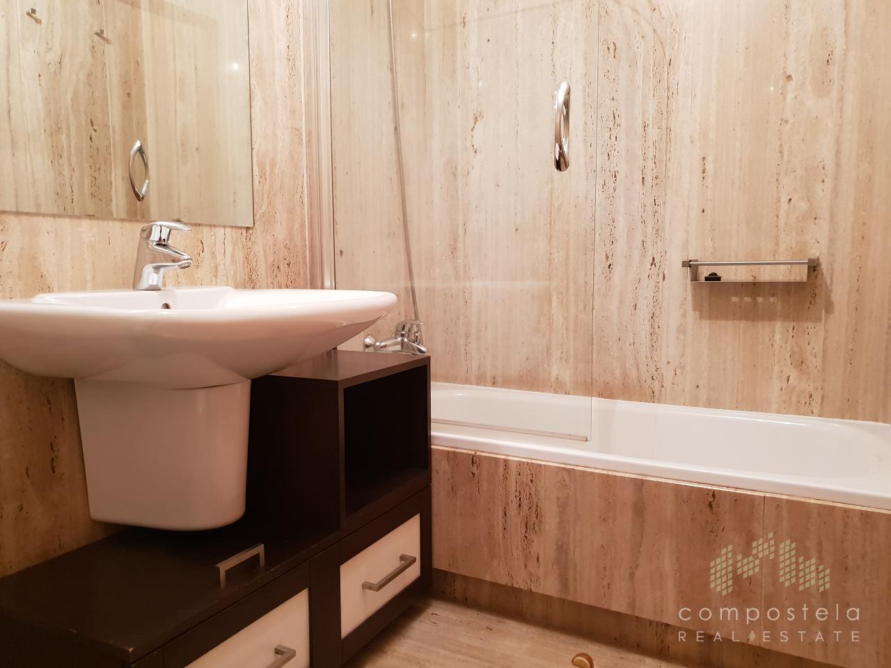 Cómodo y amplio baño