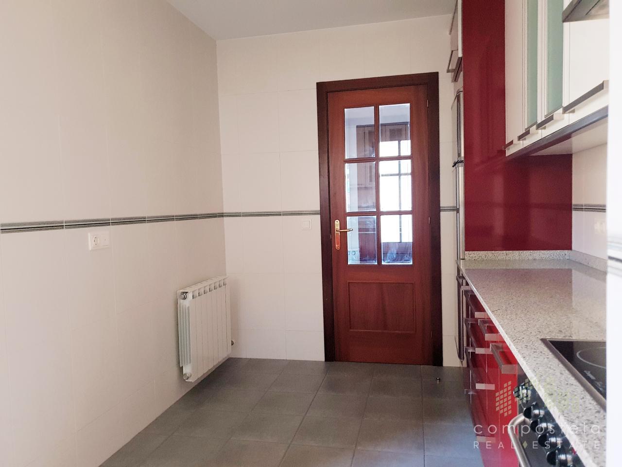 Cocina, estancia amplia y cómoda