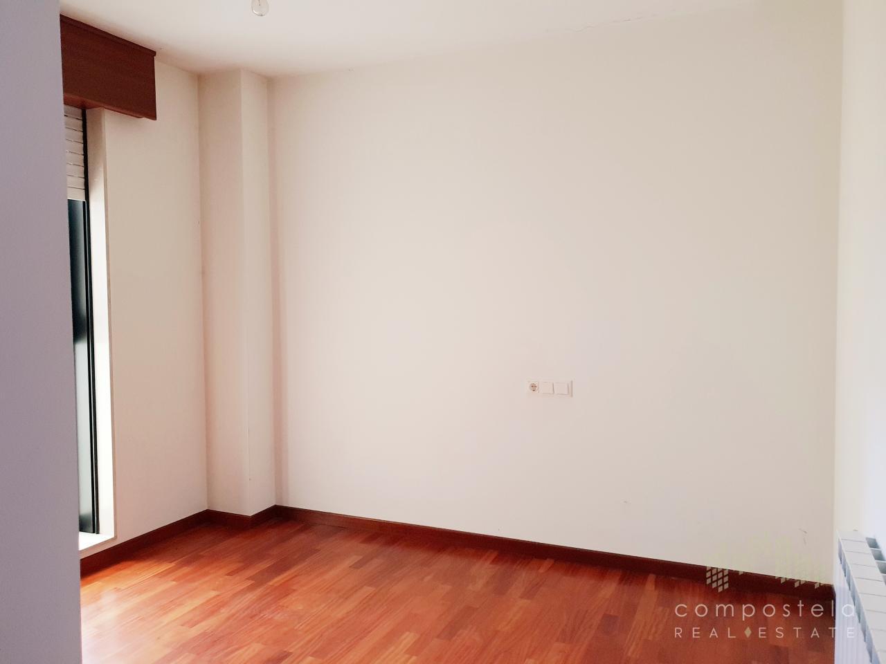 1º dormitorio a patio con armario empotrado