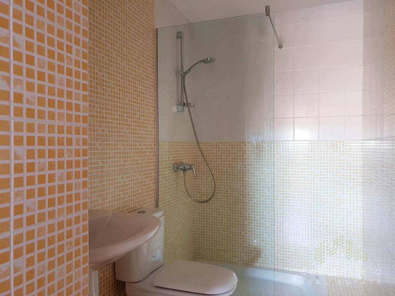 Baño incorporado en dormitorio principal