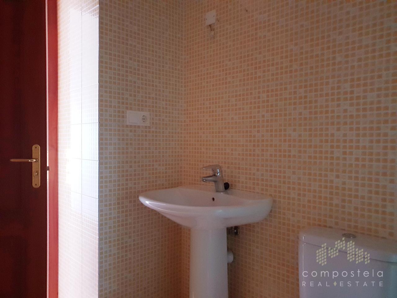 Baño secundario incorporado en dormitorio principal