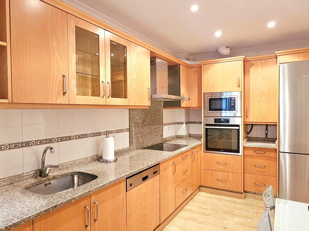 Cocina, mobiliario actual, funcional