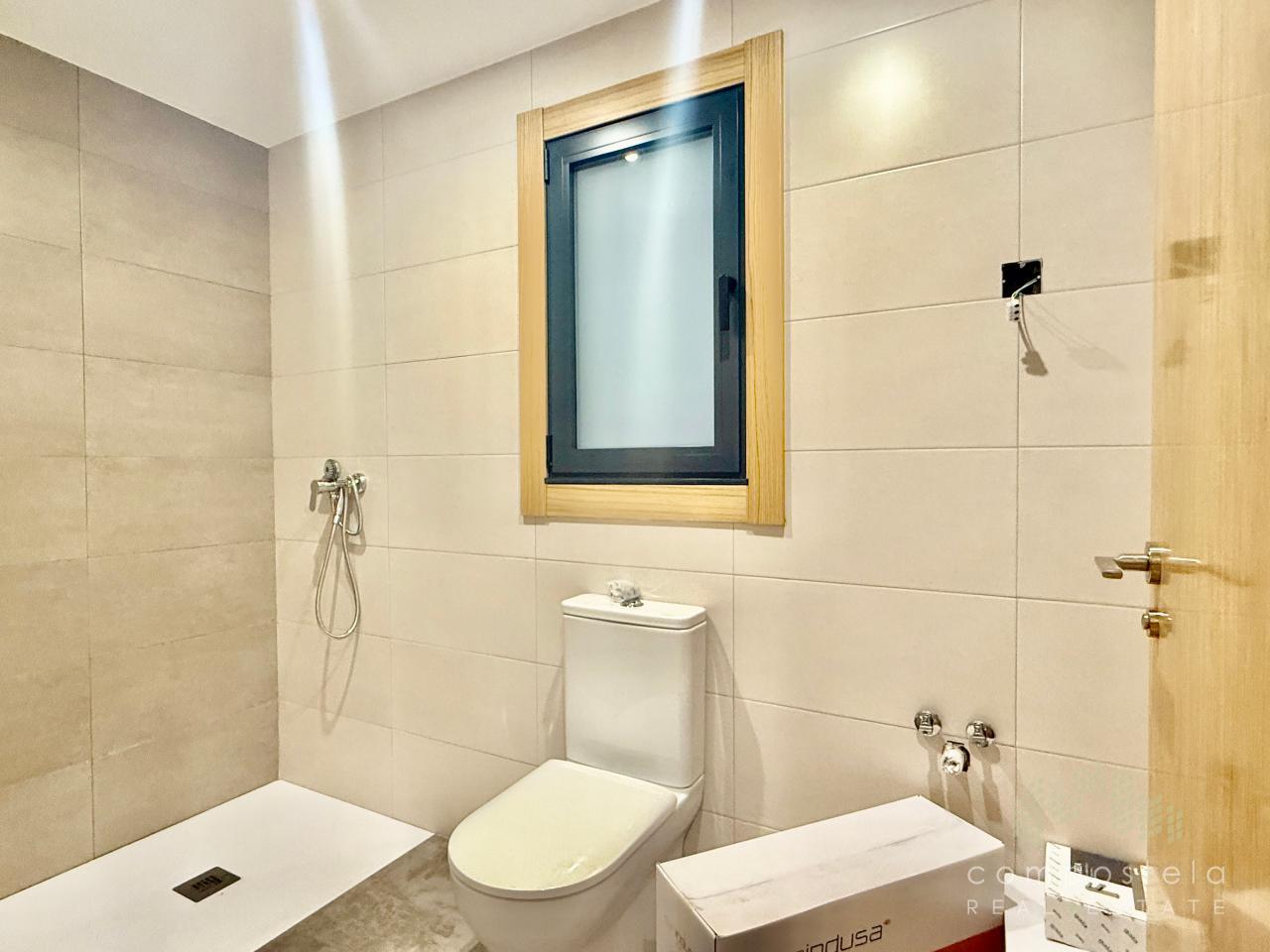 Baño general, destaca por su comodidad y amplitud
