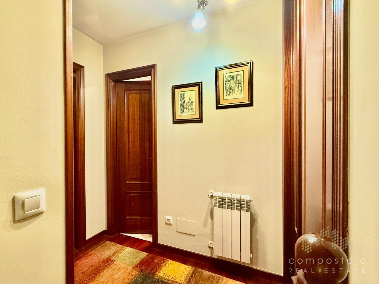 Distribuidor de planta superior, 2 dormitorios y 1 baño