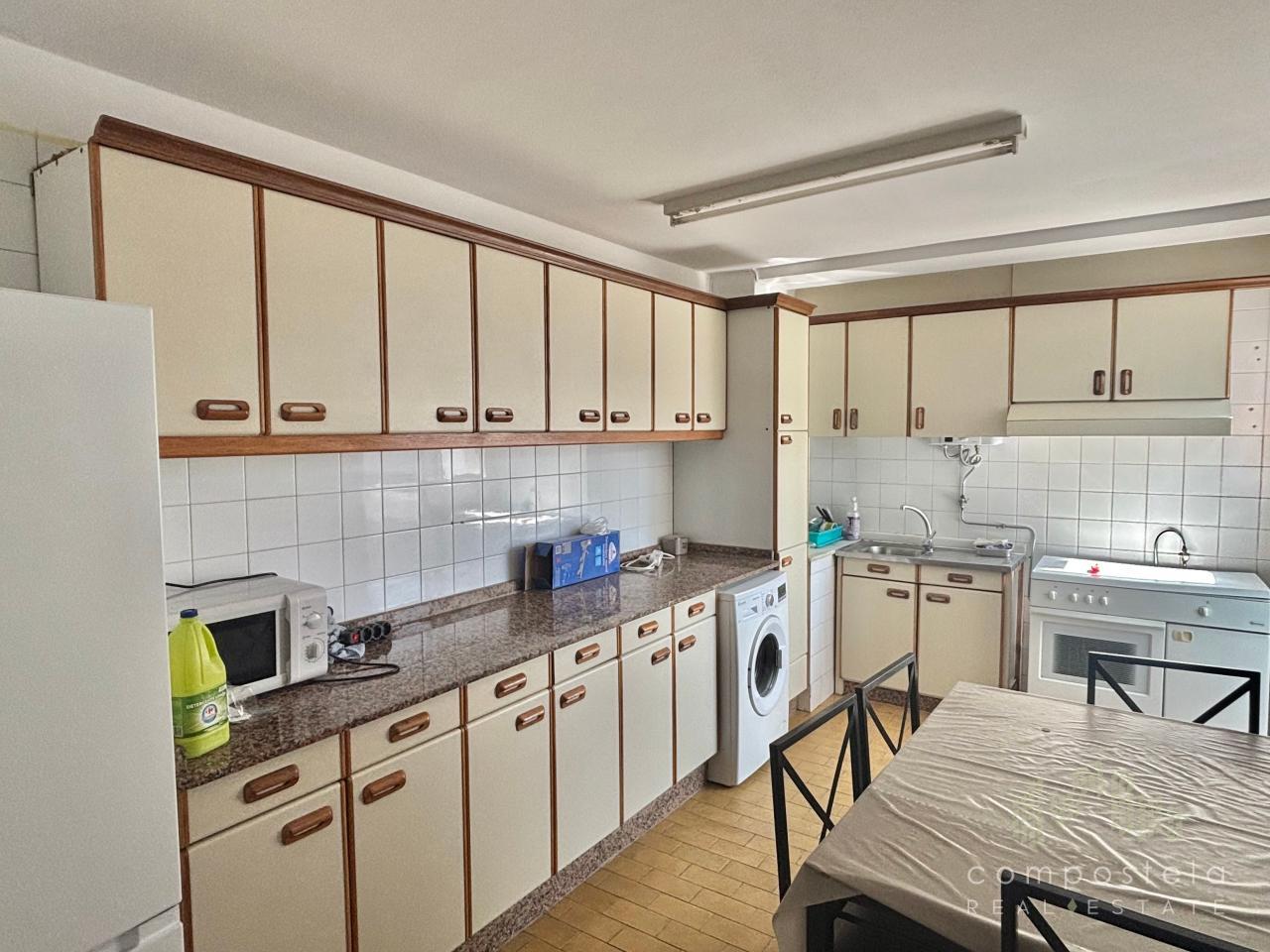 Cocina, estancia amplia y cómoda