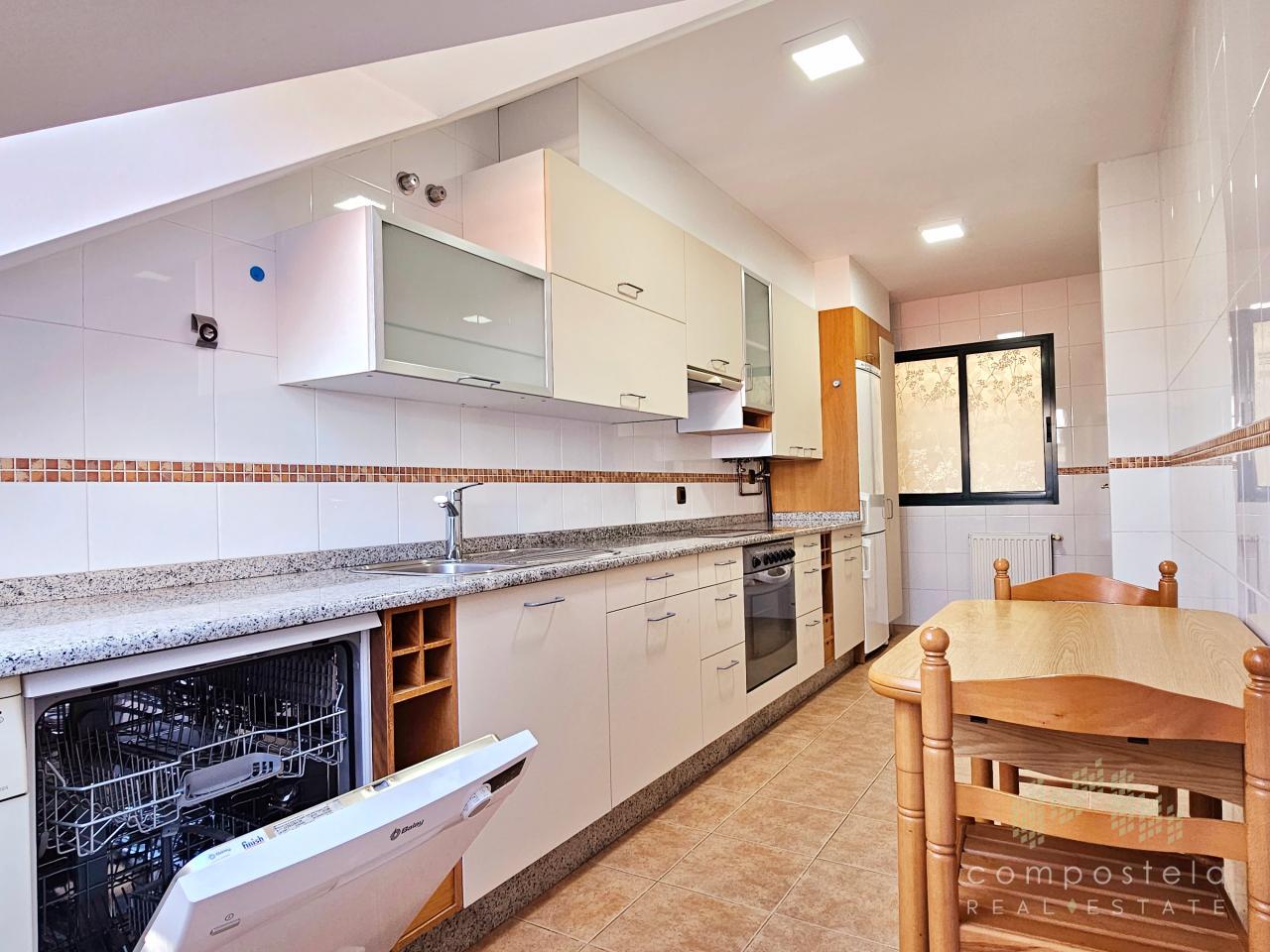 Cocina, mobiliario actual, funcional