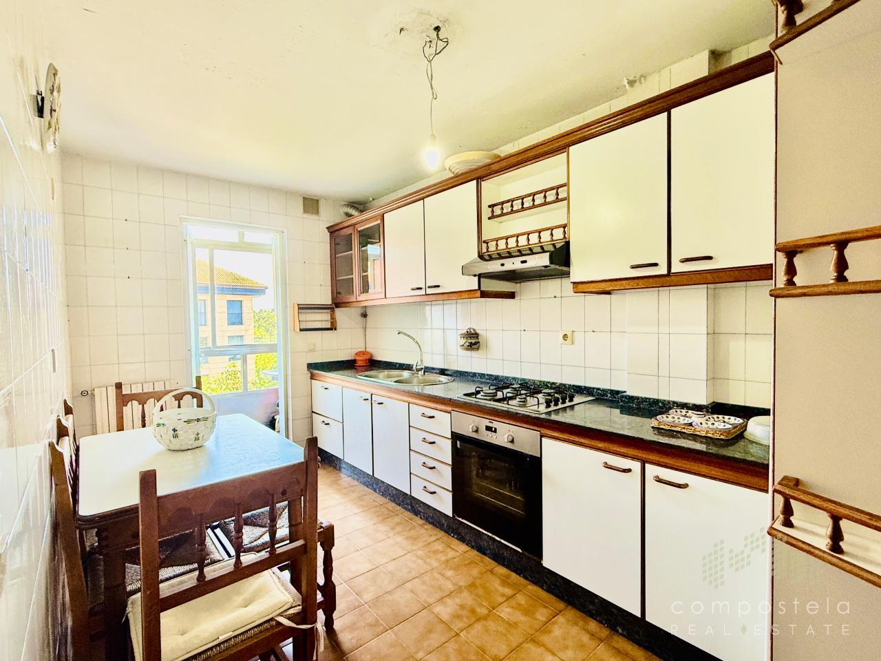 Luminosa cocina, vistas al exterior