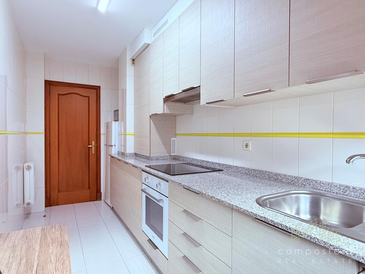 Cocina, estancia cómoda y amplia