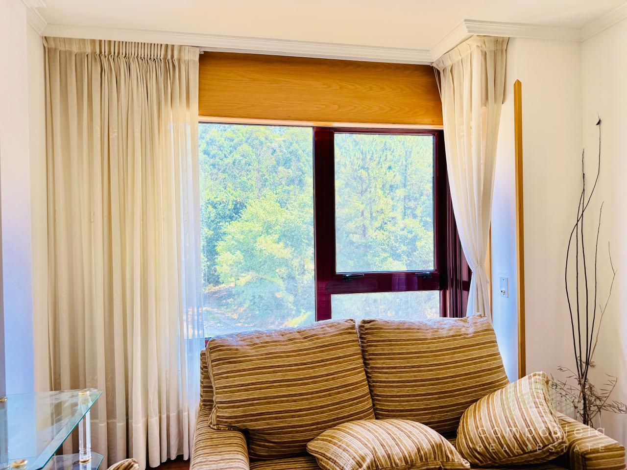 Bonitas vistas desde galería de salón