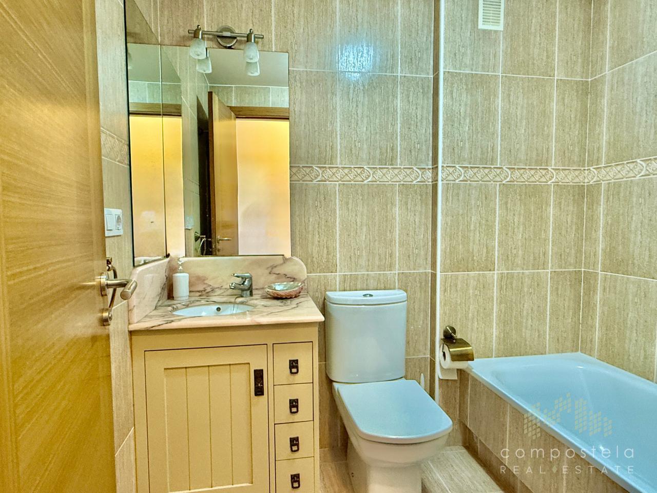 Baño incorporado en dormitorio principal