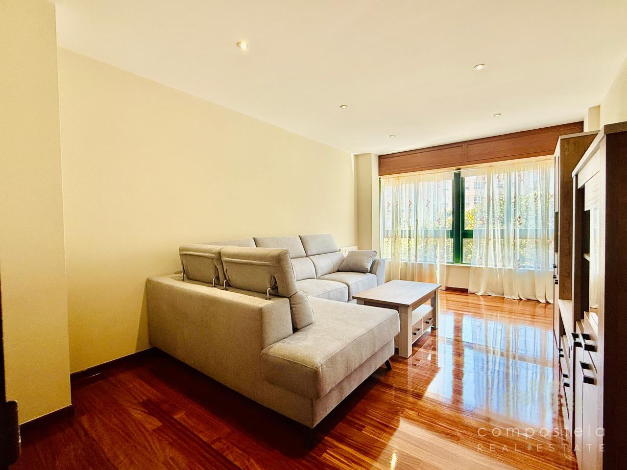 Gran salón comedor, luz natural