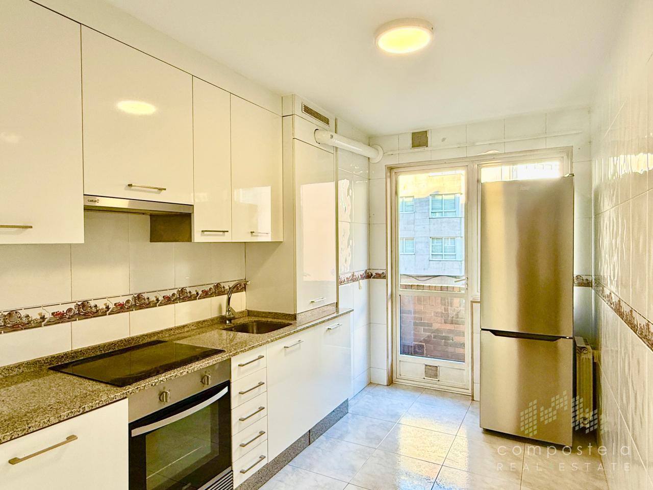 Luminosa cocina, práctica y cómoda