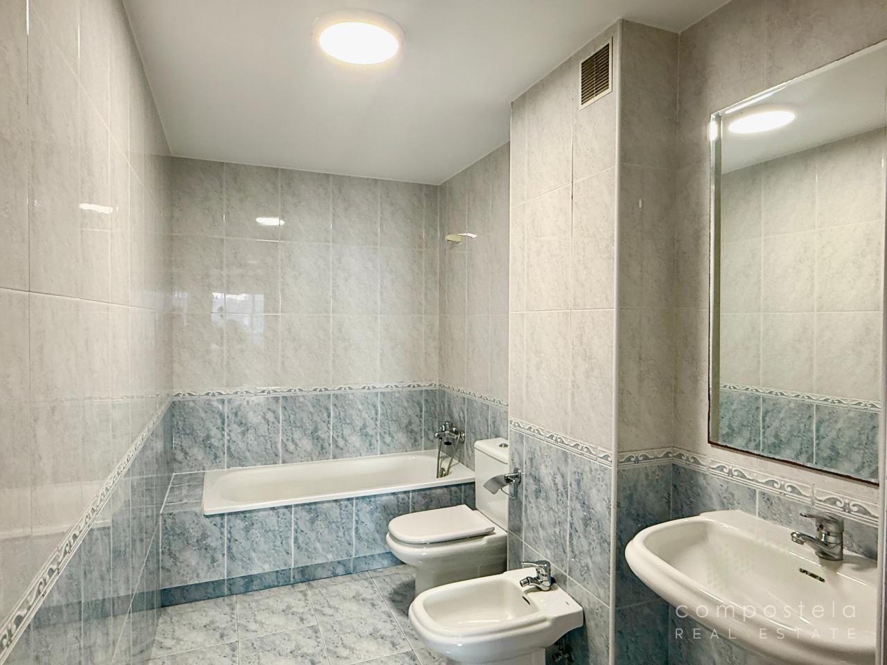 Baño general, destaca por su amplitud