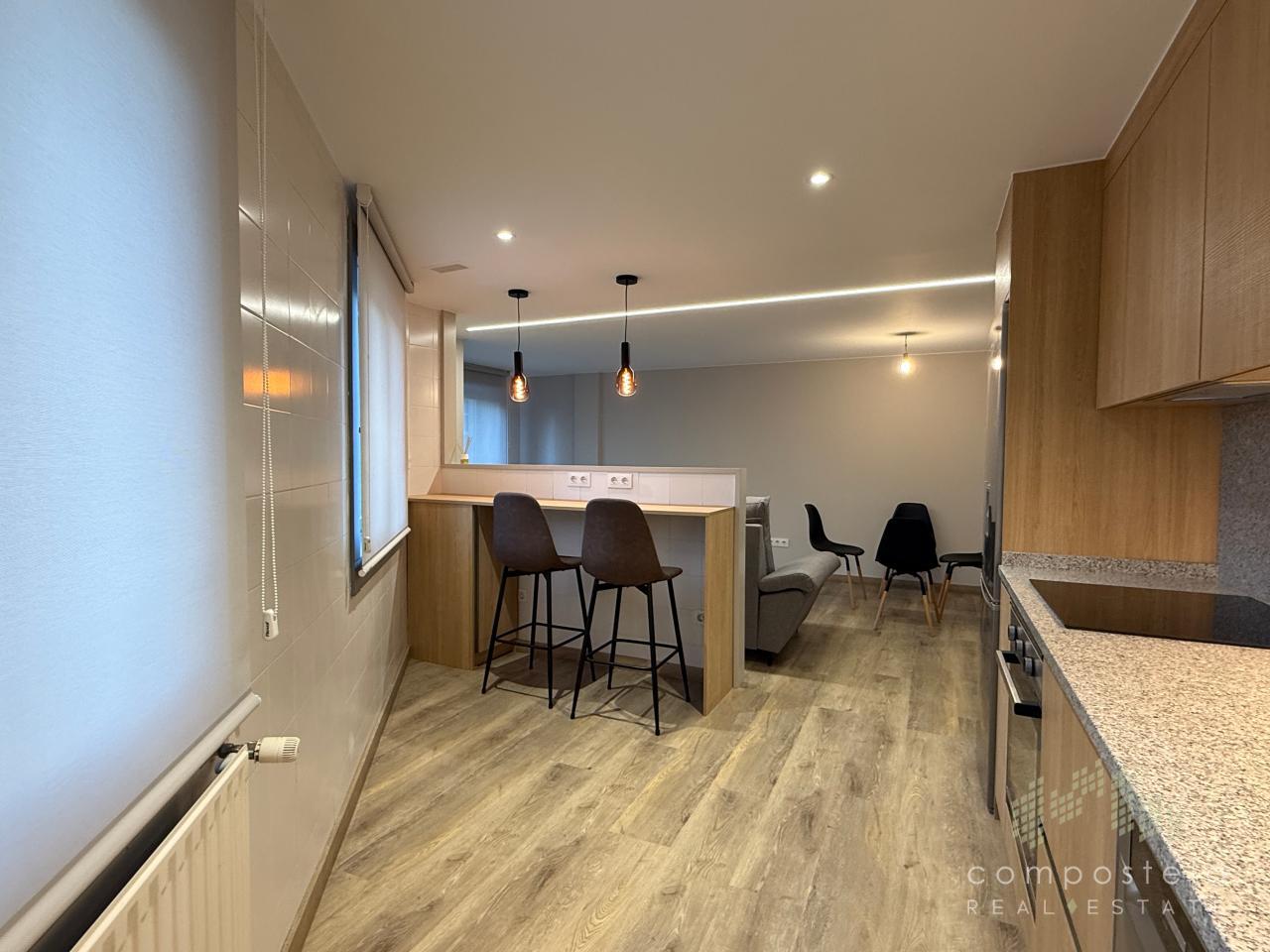 Cocina, estancia comunicada con salón comedor