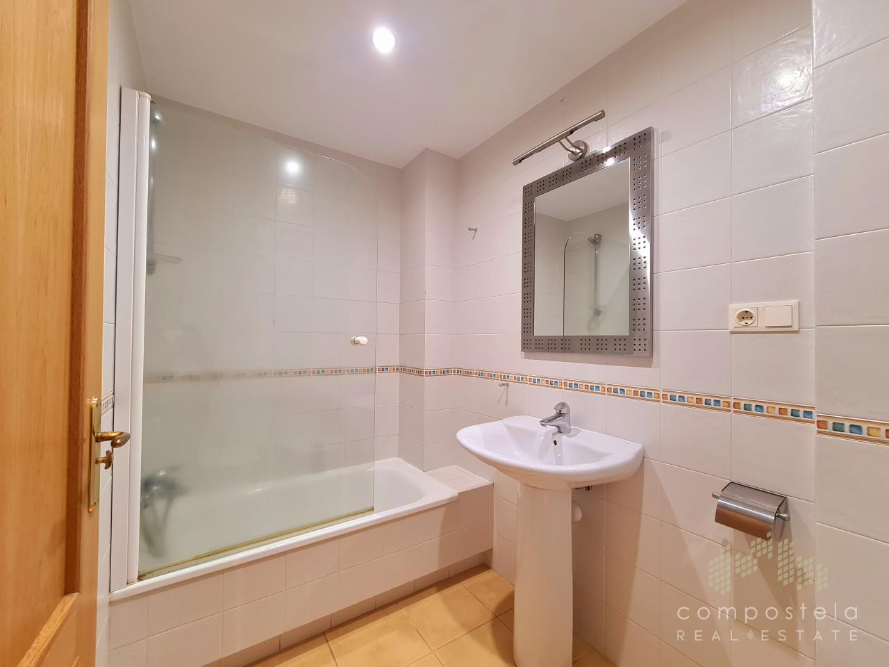 Baño en distribuidor, zona de dormitorios