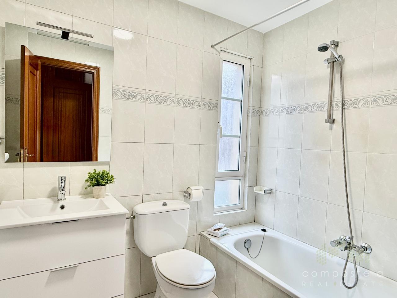 Baño incorporado en dormitorio principal